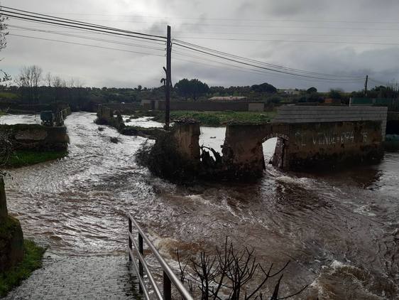 La calleja Pascuala, de nuevo inundada por el desbordamiento de La Charca