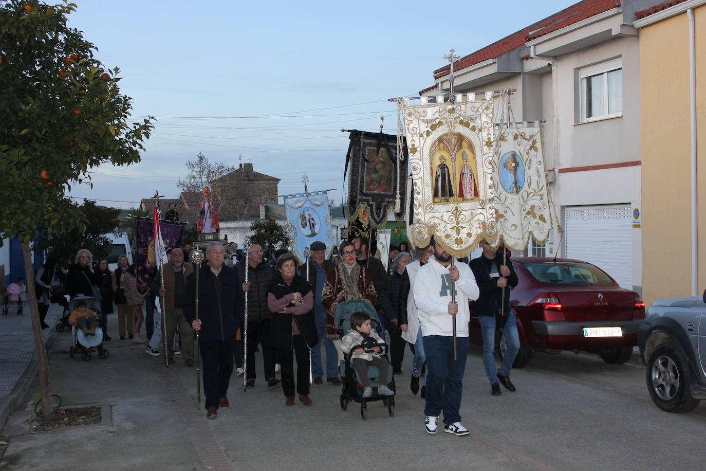 San Benito y San Blas, muy arropados a su llegada a la localidad