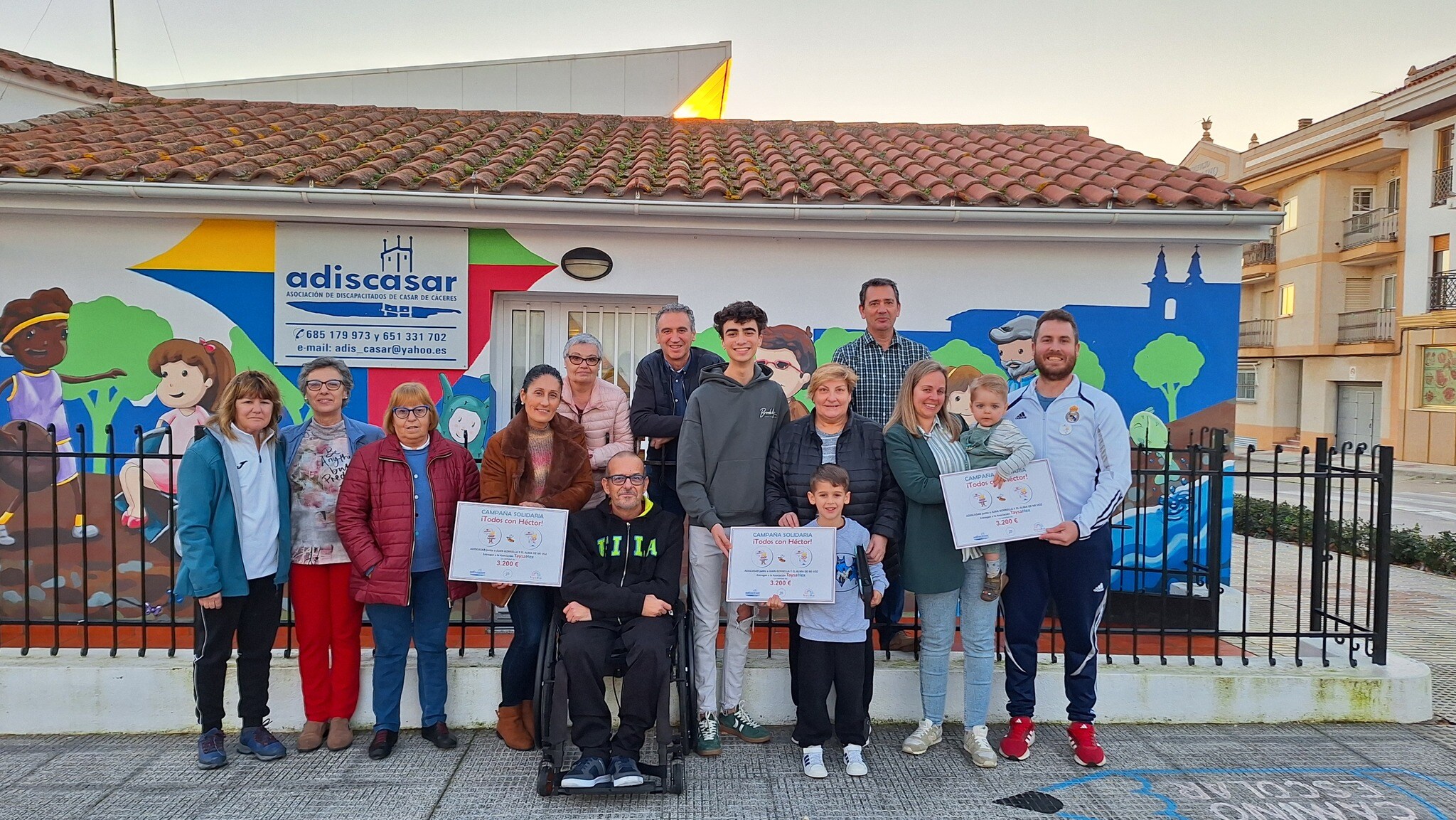 Adiscasar dona 3.200 euros de sus campañas solidarias a favor de la asociación Taysa-Hex