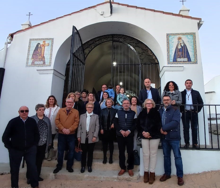 Imagen principal - Toman posesión los integrantes de la nueva cofradía de la Vera Cruz