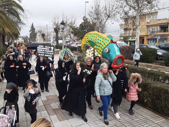 La quema de la sardina pone fin a varios días de Carnaval