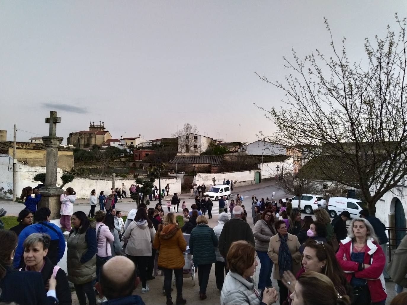 Imagen principal - La Virgen de La Soledad regresa a la parroquia para los actos de la Semana Santa