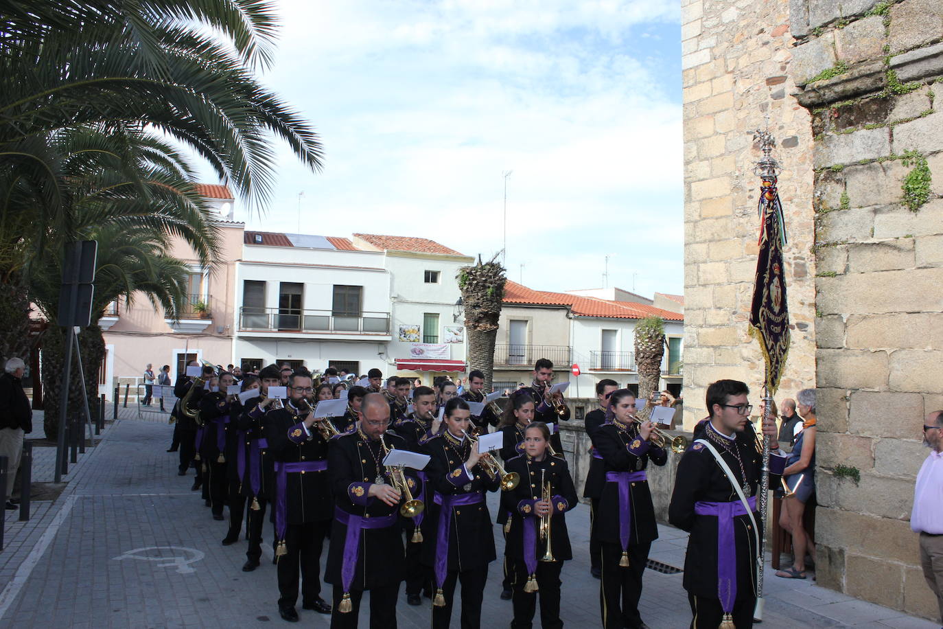 Imagen secundaria 2 - La Hermandad del Cristo de la Peña, primera pregonera de la Semana Santa casareña