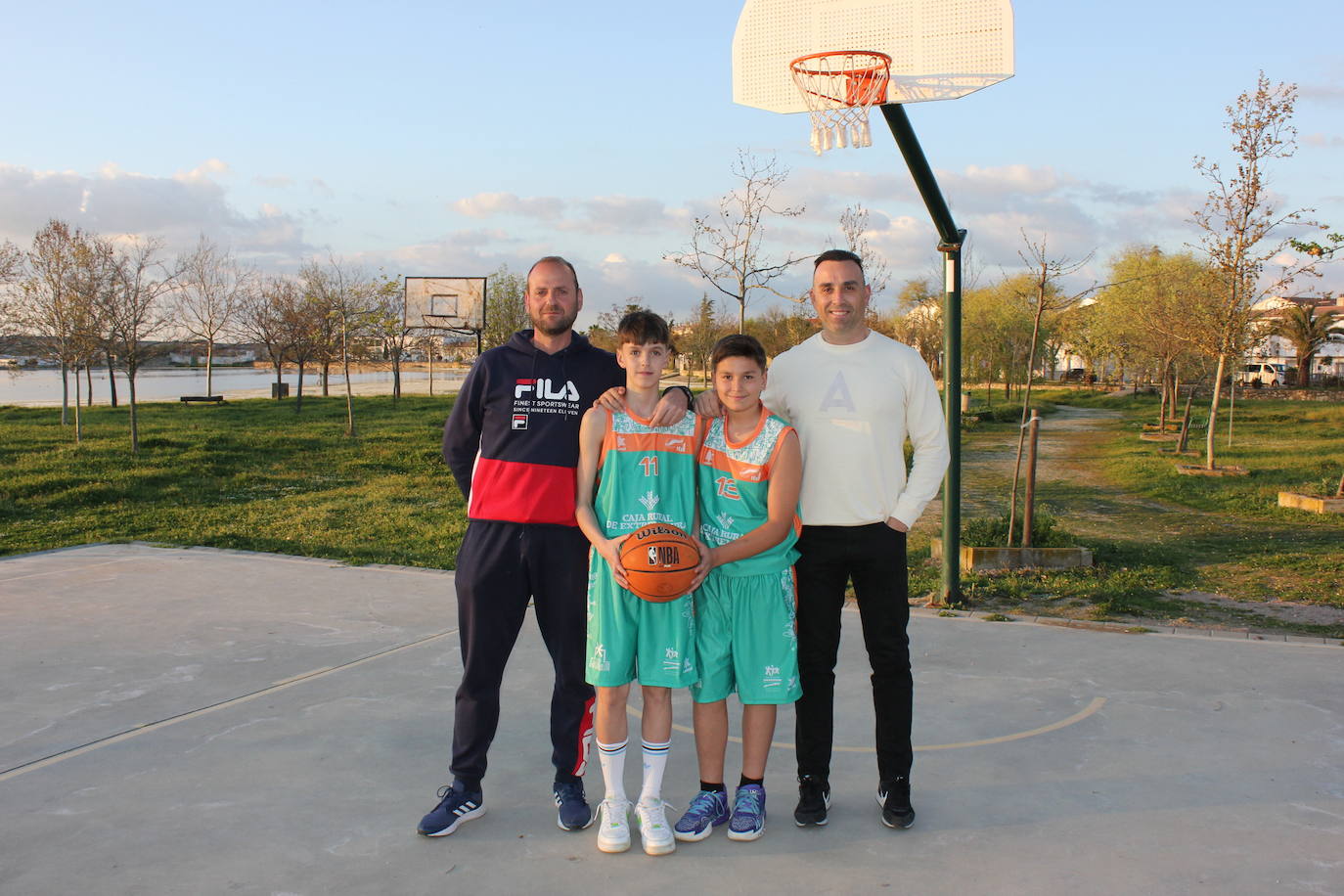 Imagen principal - Gabriel Rosado y Rodrigo Roldán, dos promesas del baloncesto con sangre casareña, disputarán el Campeonato Nacional de Cádiz