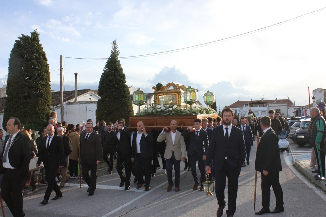 La procesión del Santo Entierro luce como manda la tradición