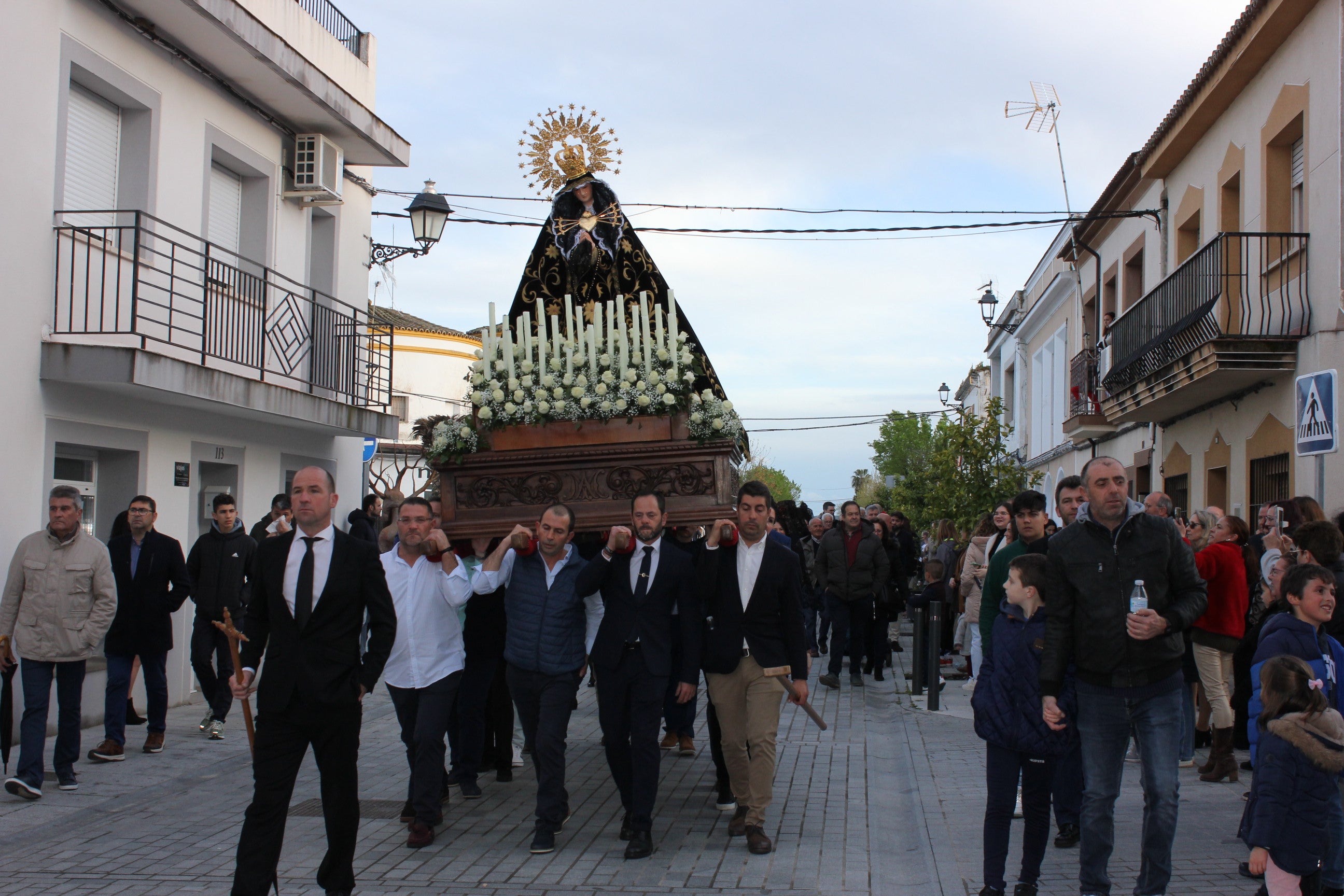 La procesión del Santo Entierro luce como manda la tradición