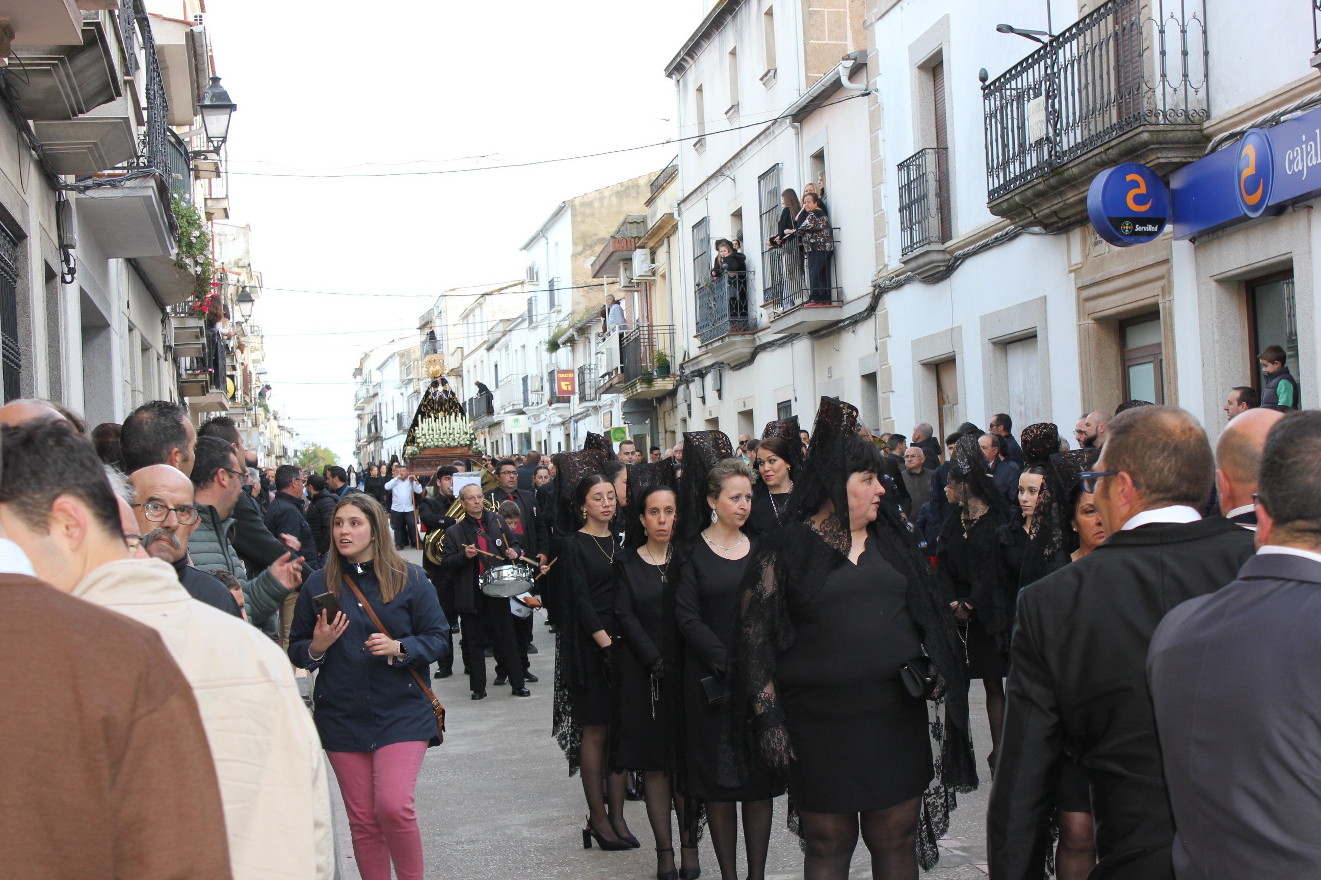 La procesión del Santo Entierro luce como manda la tradición