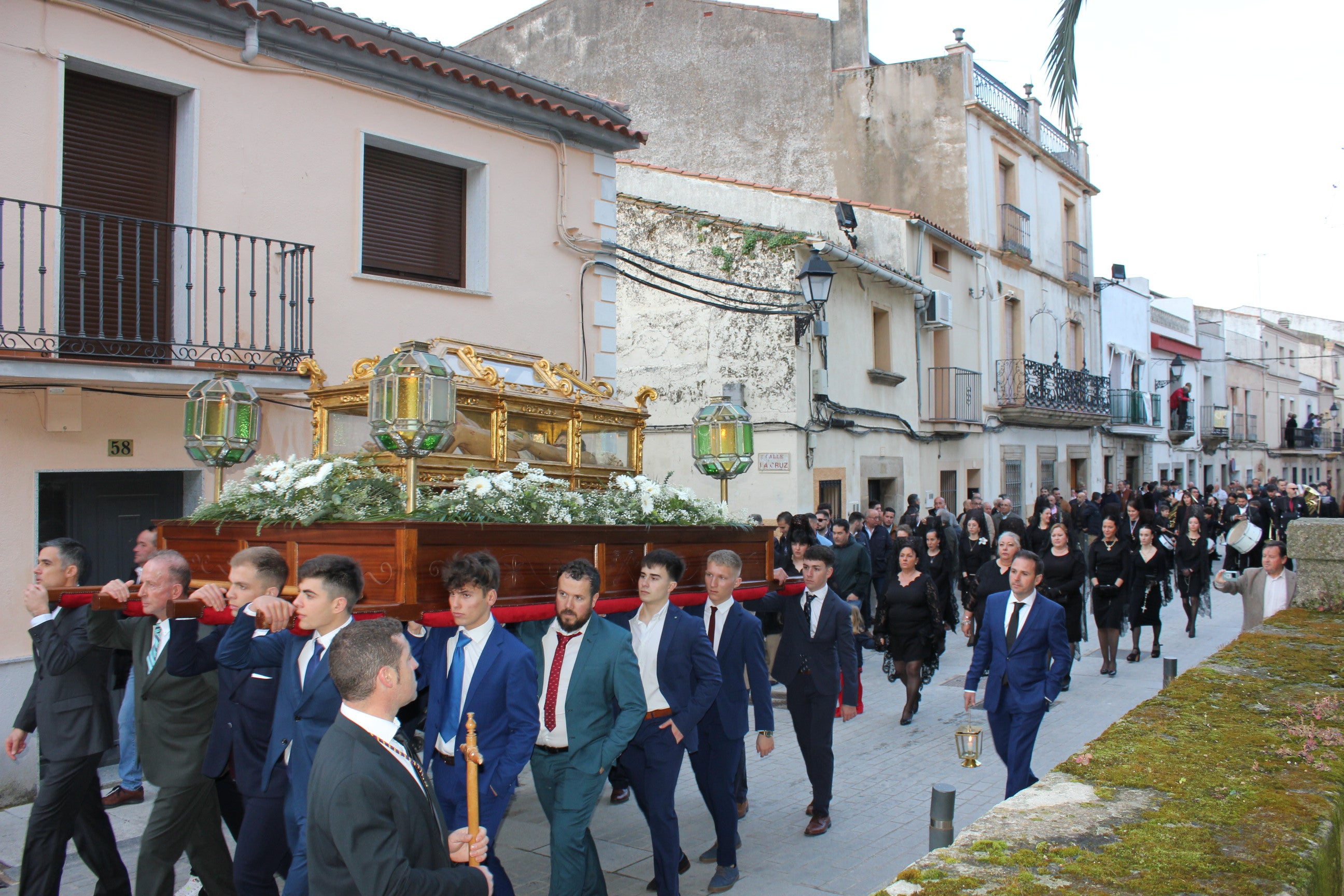 La procesión del Santo Entierro luce como manda la tradición