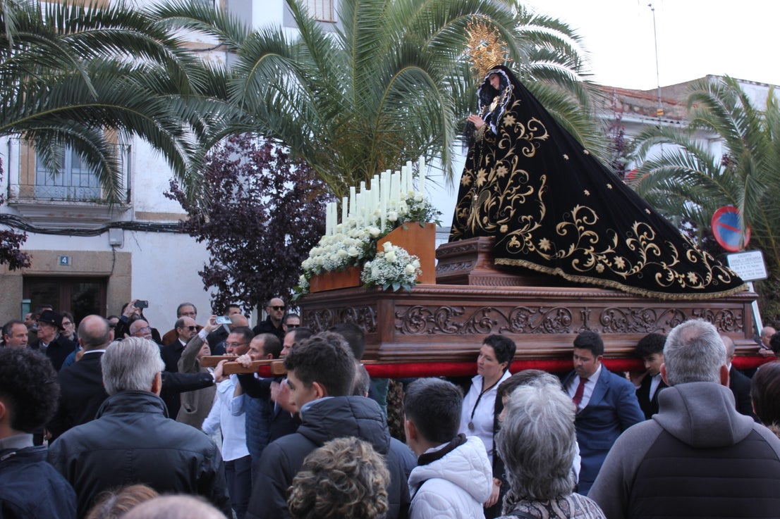 La procesión del Santo Entierro luce como manda la tradición