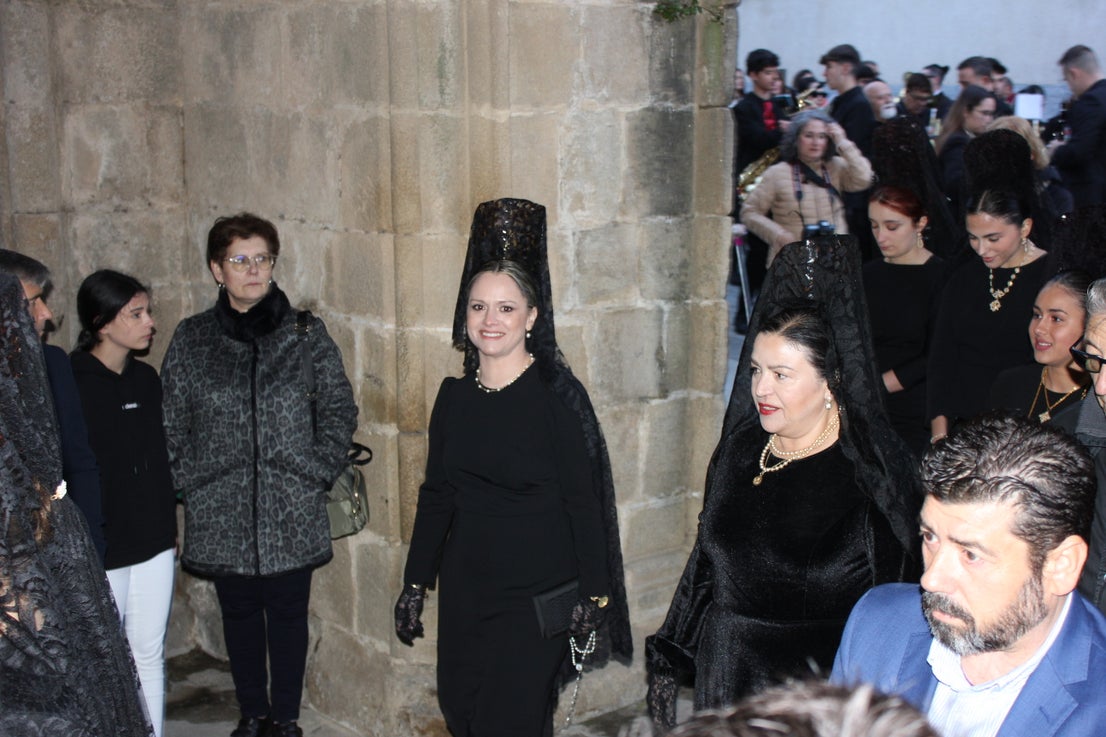 La procesión del Santo Entierro luce como manda la tradición