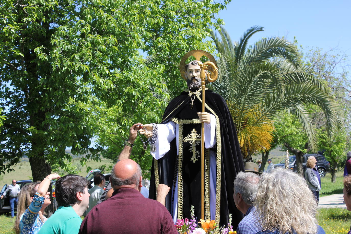 Imagen secundaria 2 - El sol resplandece para la romería de San Benito
