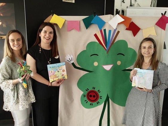 Tres jóvenes, dos de ellas hermanas casareñas, escriben su primer libro para enseñar a los niños primeros auxilios