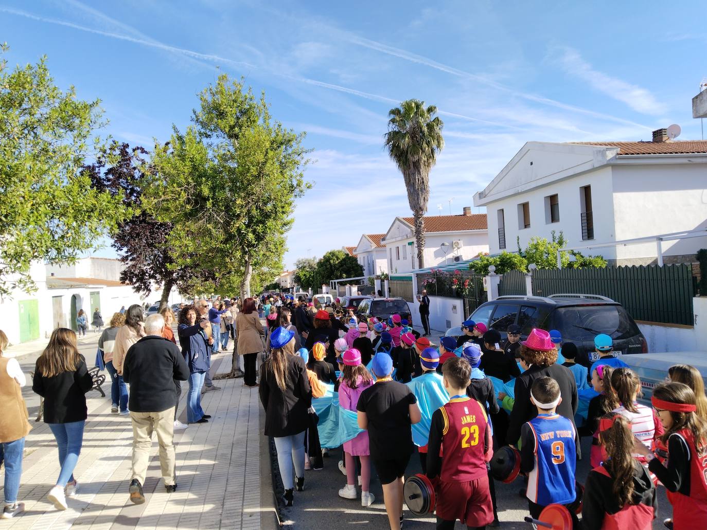 Imagen secundaria 1 - El colegio León Leal Ramos ensalza las Olimpiadas en sus Jornadas culturales