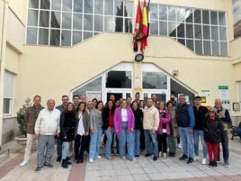 Integrantes de la nueva Junta Local junto a otros militantes y simpatizantes.