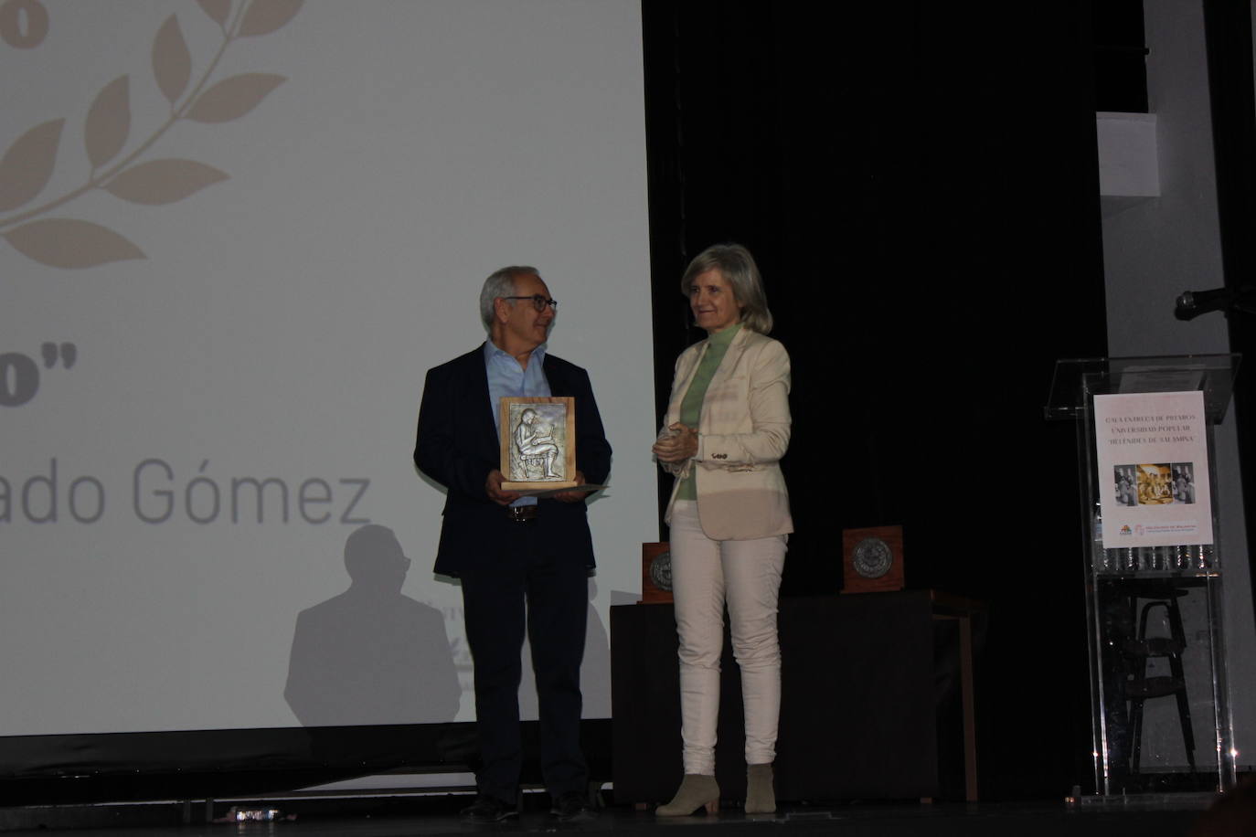Imagen principal - Casar de Cáceres entrega los premios de cuatro certámenes, dos fotográficos y dos literarios