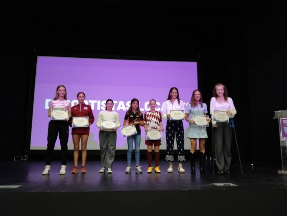 El Calendario Violeta ensalza a las deportistas casareñas en su décimo año de andadura