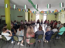 Casi una treintena de casareños se han interesado, por el momenot, por este taller.