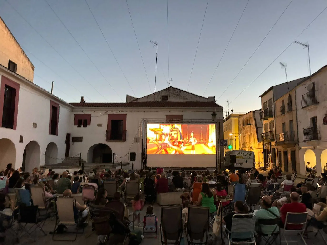 El cine en la calle finaliza hoy y será una actividad asegurada para el próximo verano