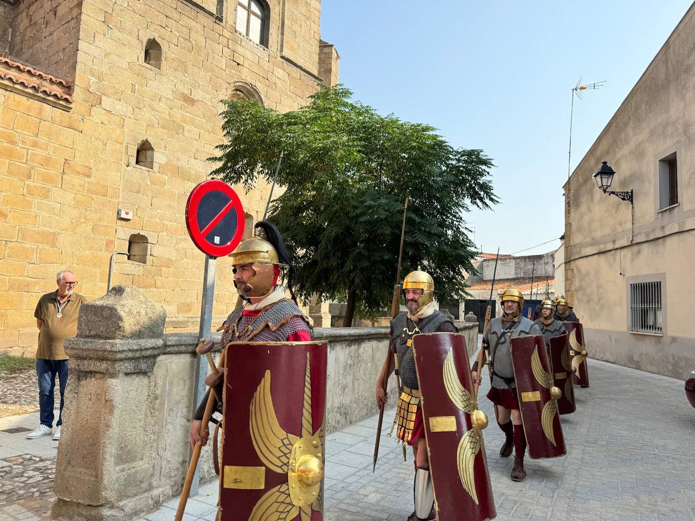 Imagen secundaria 2 - Los casareños disfrutan con la cultura y costumbres romanas