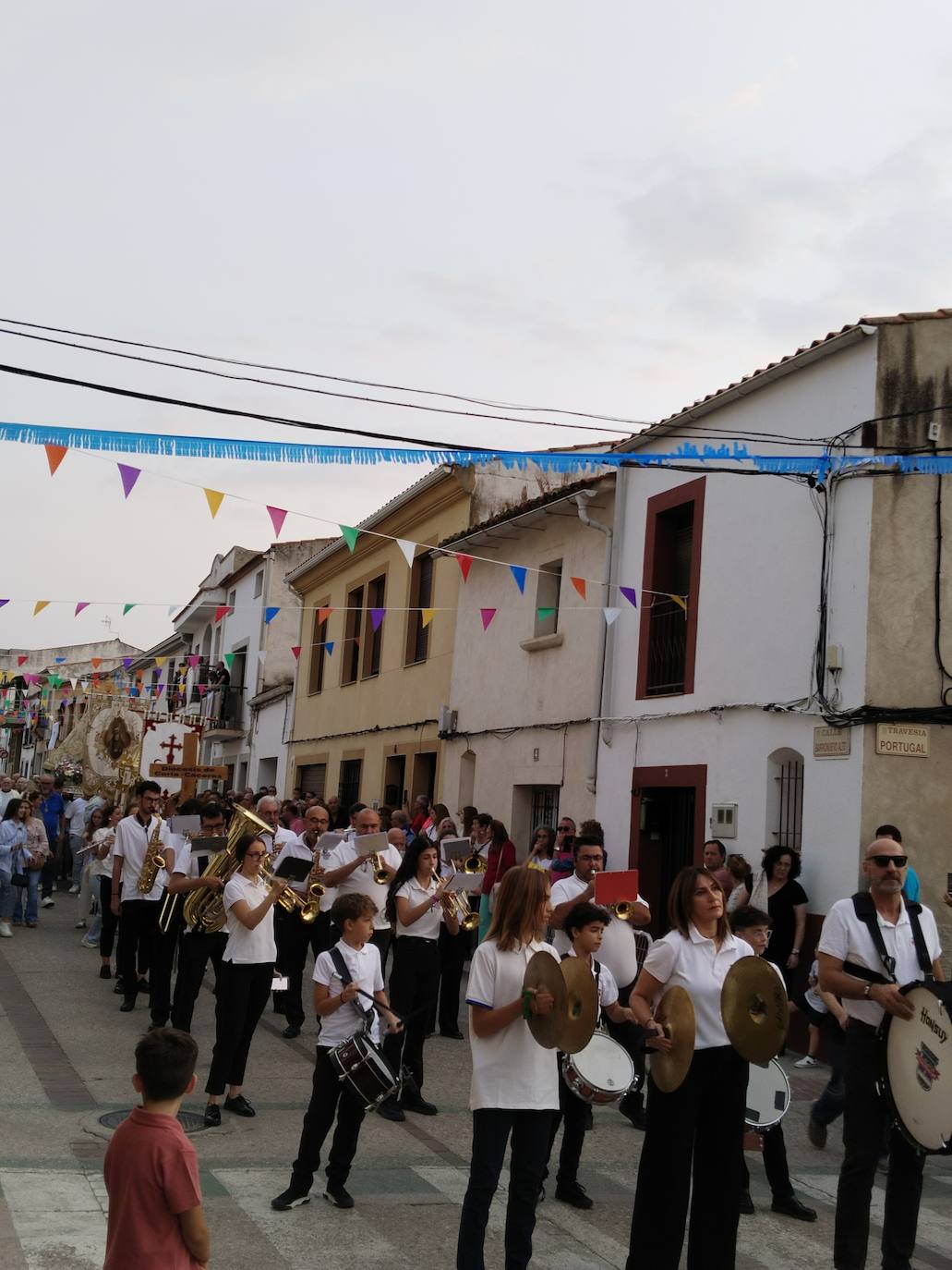 Imagen secundaria 2 - La Virgen del Prado sale de la parroquia por primera vez durante su novenario