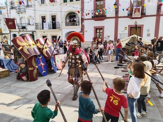 Los casareños disfrutan con la cultura y costumbres romanas