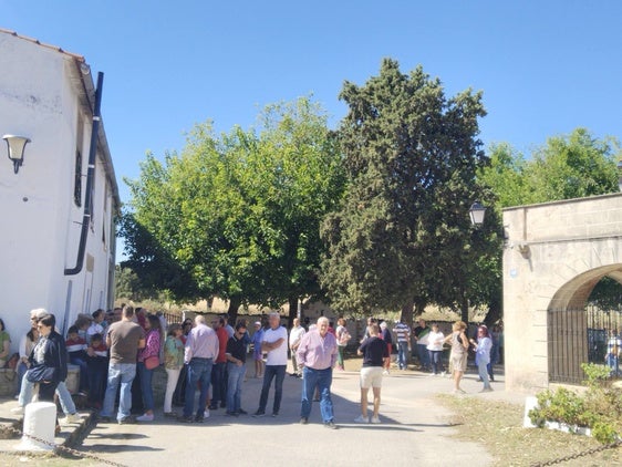 El buen tiempo acompaña a los casareños en su última romería del año