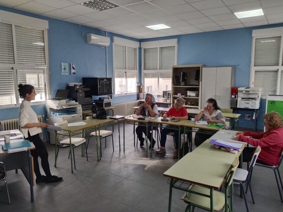El Aula de Educación para personas adultas ofrece varios cursos gratuitos sin límite de fecha para inscribirse