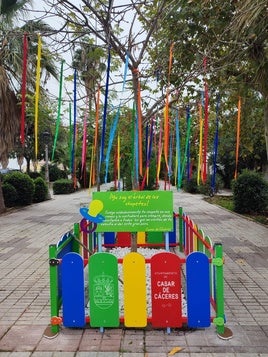 'Árbol de los chupetes', un nuevo espacio ubicado en el Paseo de Extremadura.