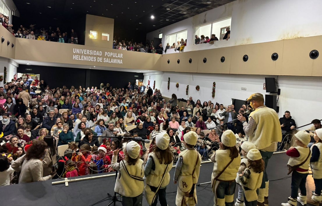 Los casareños avivan la tradición de cantar villancicos antes de la llegada de la Navidad