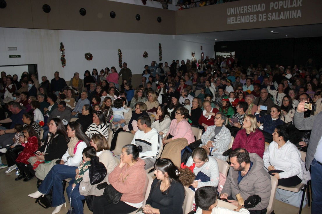 Los casareños avivan la tradición de cantar villancicos antes de la llegada de la Navidad