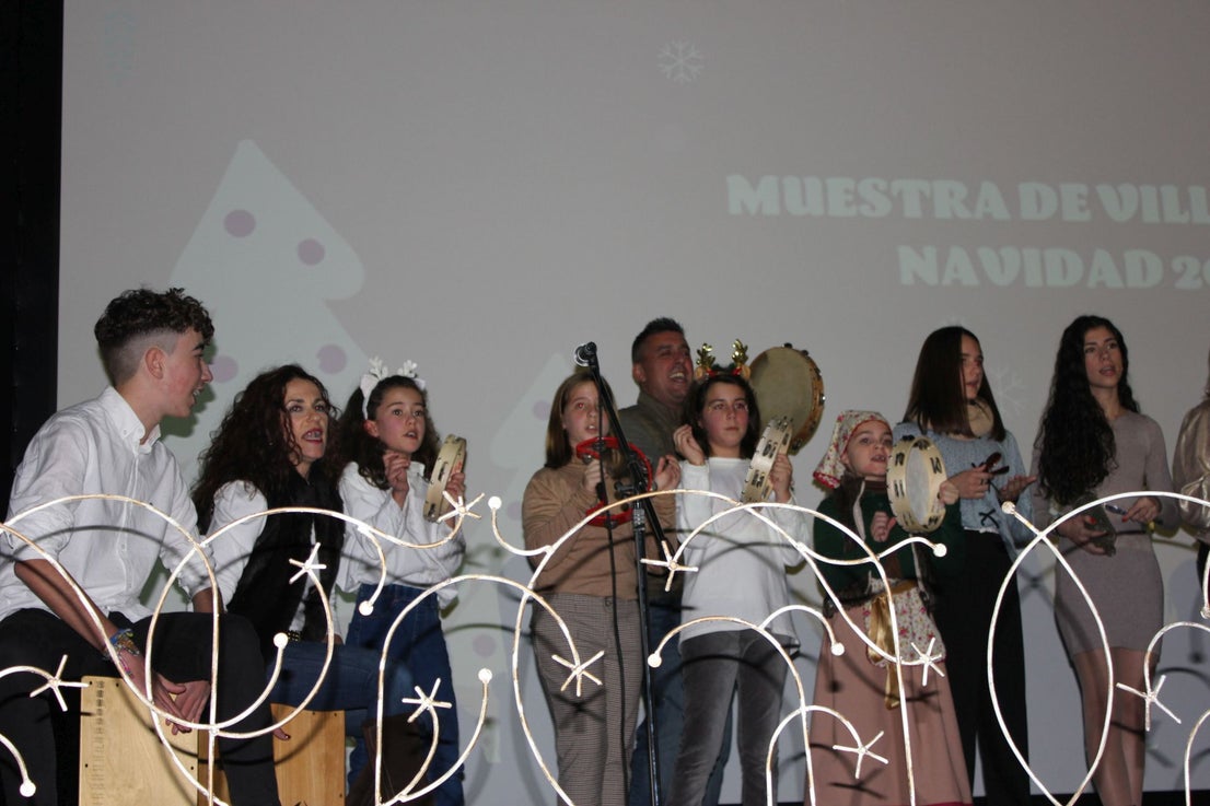 Los casareños avivan la tradición de cantar villancicos antes de la llegada de la Navidad