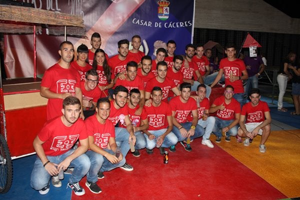 63 peñas participan hoy en el pasacalle inaugural del Ramo