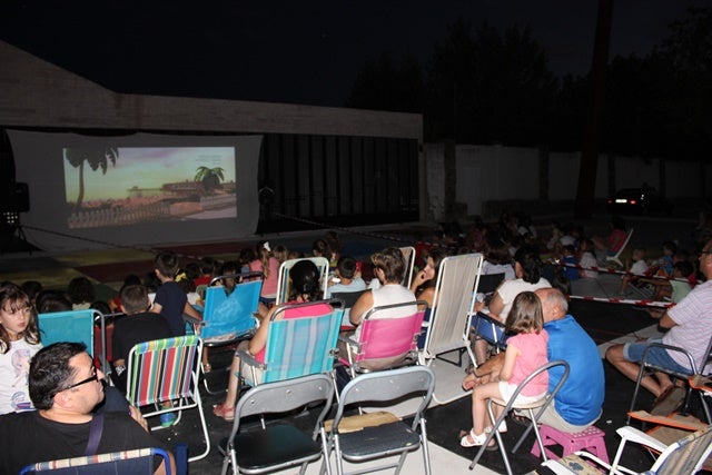 El cine de verano contó con gran afluencia de público. 
