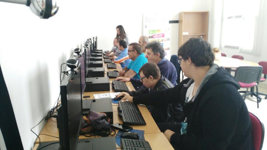 Usuarios de Adiscasar han participado en un taller recientemente. 