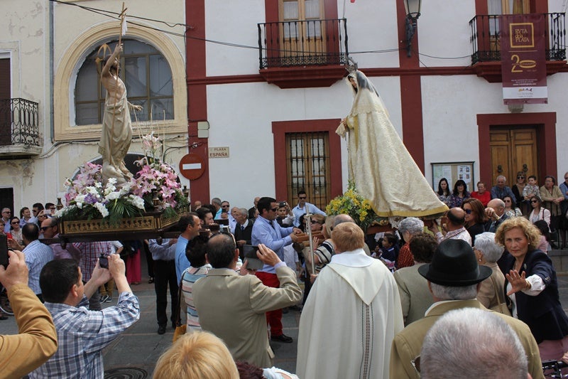Momento en el que ambas imágenes se encuentran en la Plaza de España. 