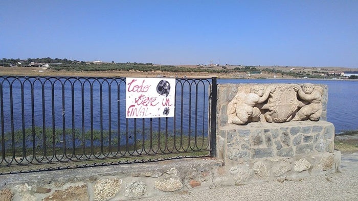 Uno de los mensajes colocados junto al Reloj del Sol. U.P.