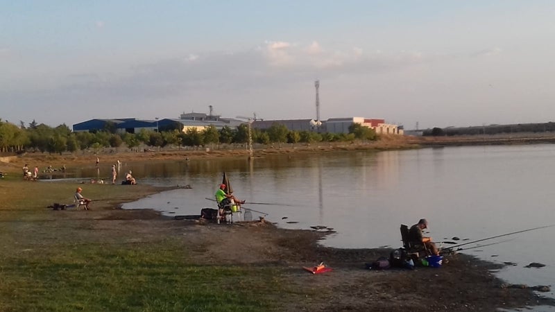 Prolongan la temporada de pesca en La Charca hasta el 14 de octubre