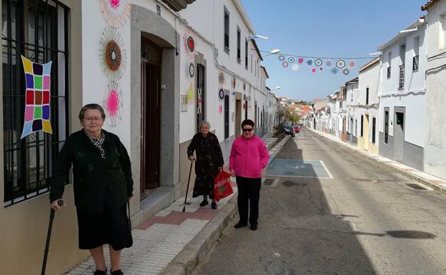 El 'Urban Knitting' llega de nuevo a Castuera de la mano de 'La Serena Tejida'
