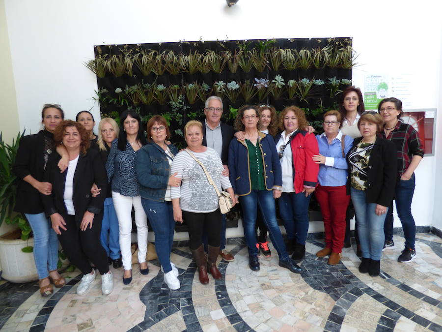 Quince mujeres desempleadas finalizan su formación en el Programa SARA de 'Jardinería Vertical'