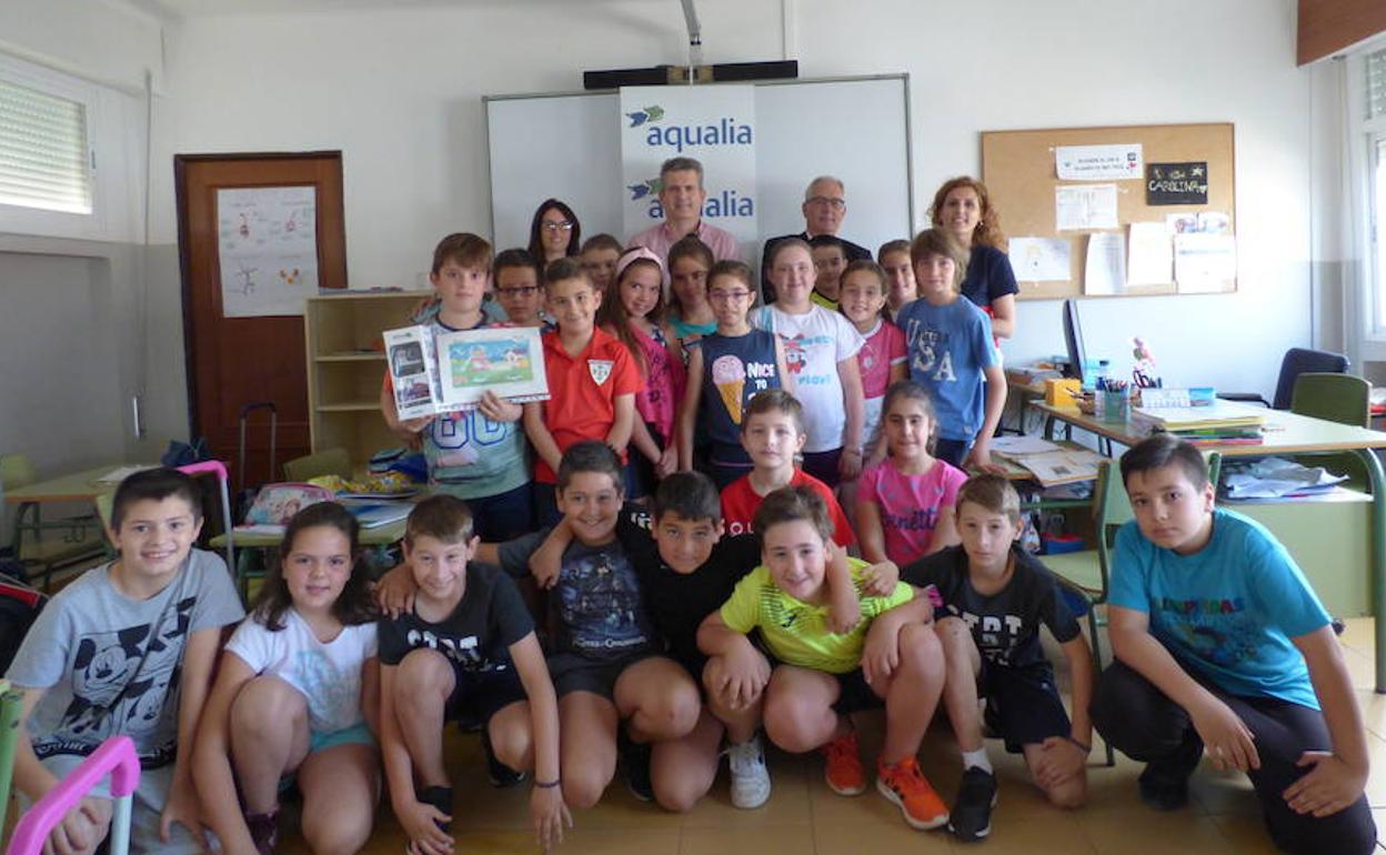 Miguel Hidalgo Fernández, alumno del colegio Joaquín Tena Artigas, ha sido finalista del Concurso Internacional de Dibujo Infantil de Aqualia