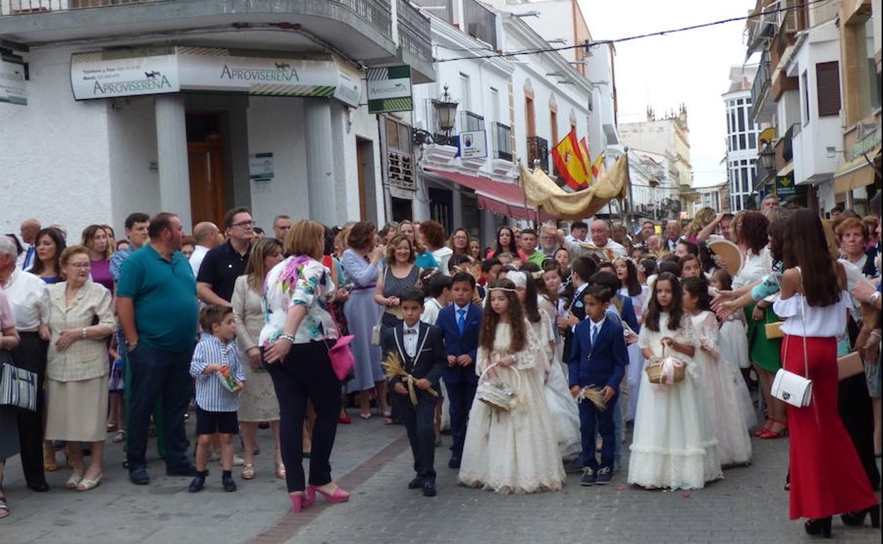 Castuera celebra su tradicional procesión del Corpus Christi