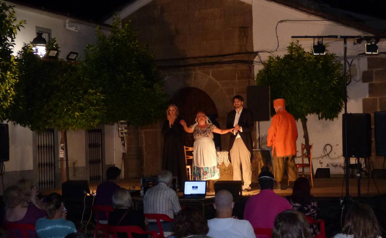 Representación del grupo 'Serena Teatral' el pasado verano 