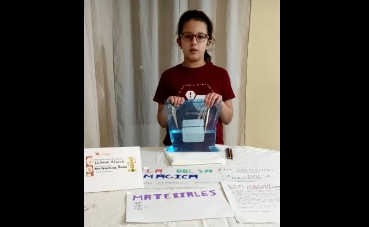 Ana Fernández Pajuelo, una pequeña de Castuera, consigue el Tercer Premio en la VI Feria de la Ciencia de la Universidad de Extremadura