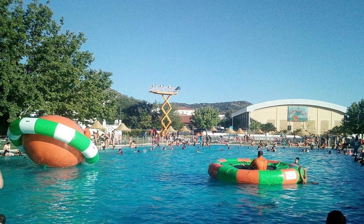 La piscina municipal abrirá hasta las 24:00 horas el miércoles 27 de julio