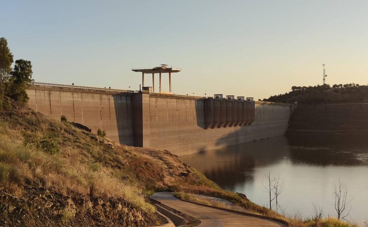 Presa de La Serena aguas abajo (archivo)