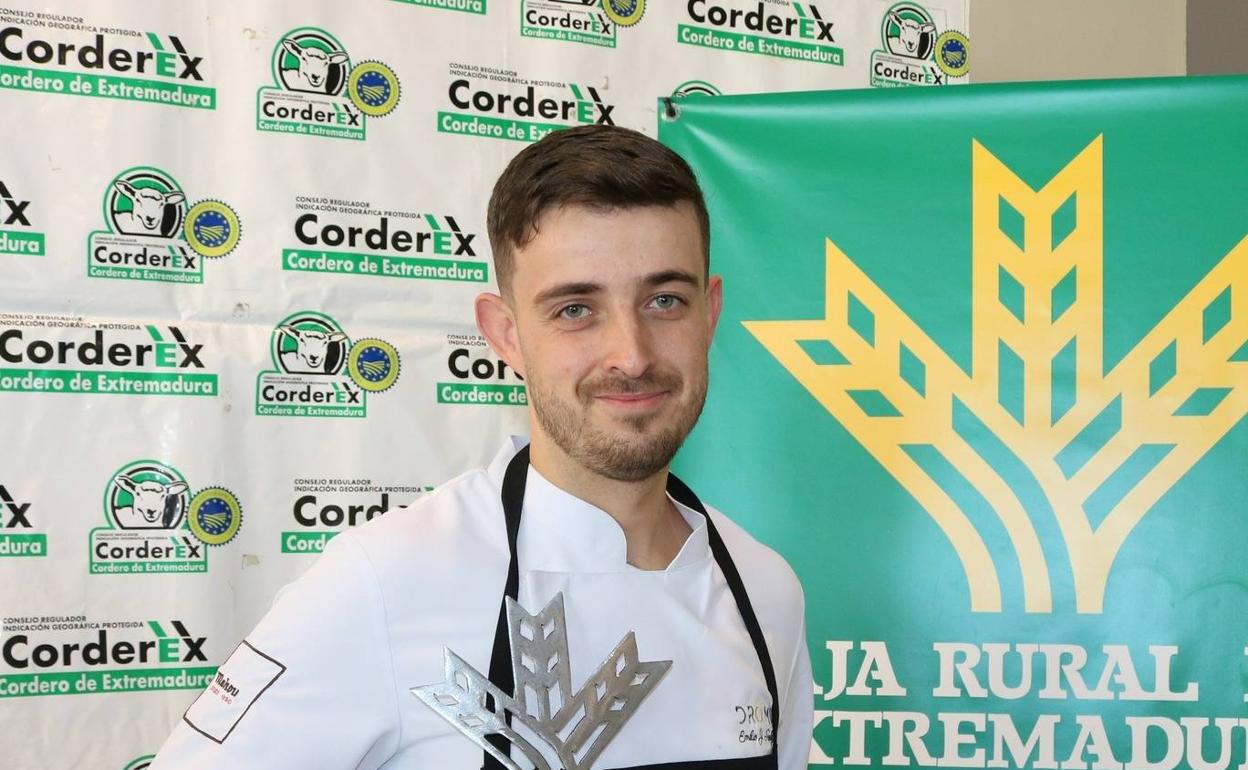 El chef del restaurante Artigi de Castuera con el premio Espiga 2021 