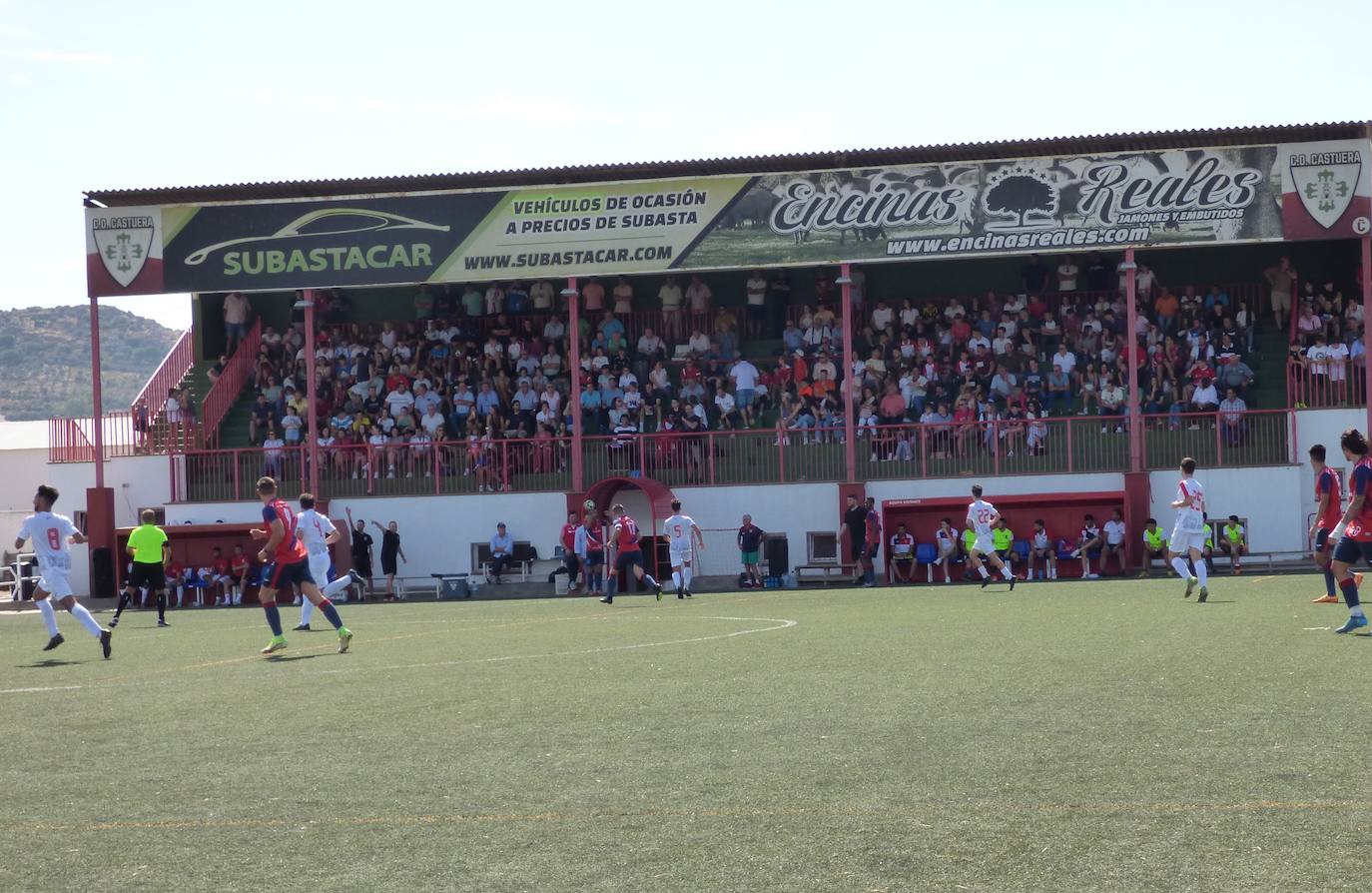 Partido de fútbol en el Municipal Manuel Ruiz de Castuera 
