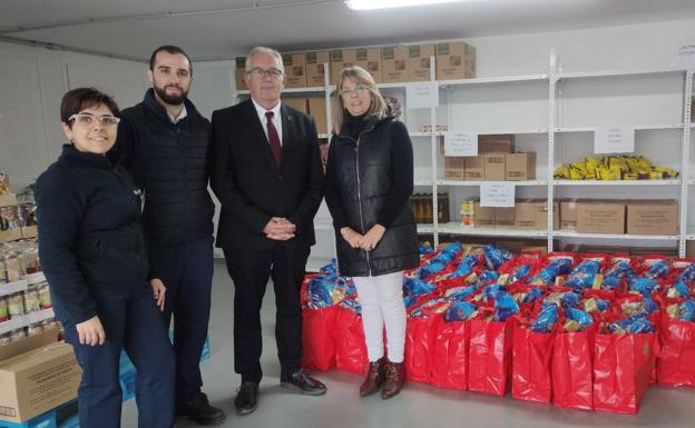 El Ayuntamiento entrega 75 cestas de navidad a familias en situación de vulnerabilidad