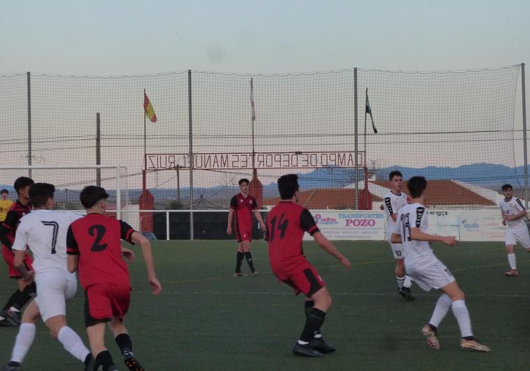 Imagen de partido de CD Castuera Juvenil ante el Emérita Augusta que finalizó 3-1.