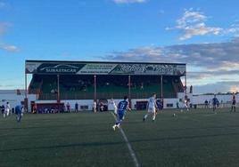 Imagen de un partido en el Manuel Ruiz.